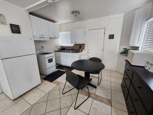 Building Photo - 73514 Desert Trail Dr