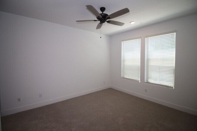 Foto del edificio - 2707 E Tamarind Dr