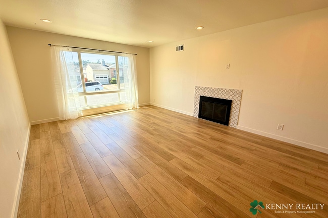 Foto del edificio - Recently Remodeled 3 Bedroom Corner Home i...