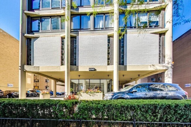 Foto del edificio - 5740 N Sheridan Rd