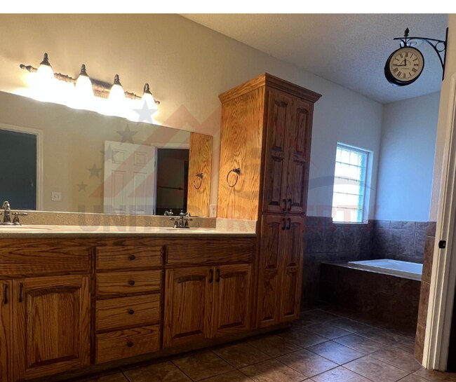 Building Photo - 3 bedroom 2 bathroom house for rent Hobbs NM
