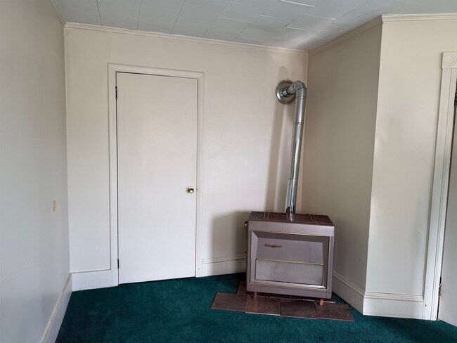 Building Photo - 135 Amory St