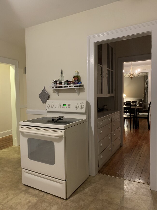 Foto del edificio - 92 Quaker Ln S