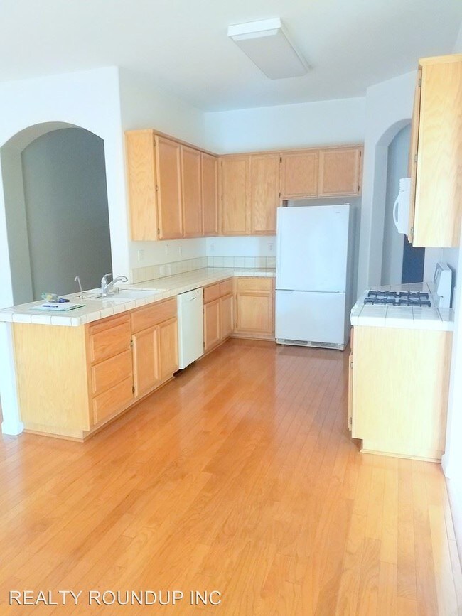 Building Photo - 3 br, 2 bath House - 8988 Sierra Nevada Way