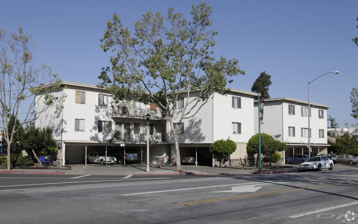 Primary Photo - 477 Apartments