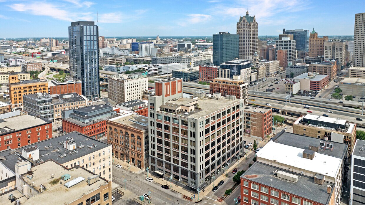Foto principal - 320 E Buffalo St
