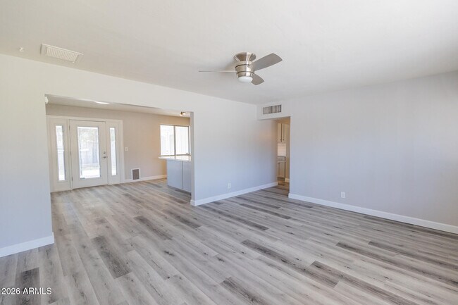 Foto del edificio - 1305 W Romo Jones St