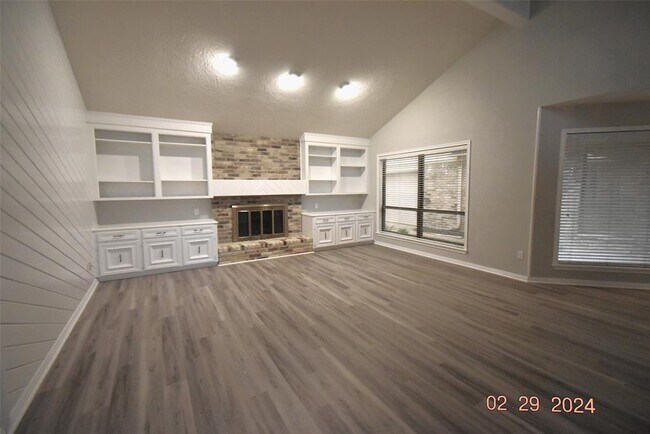 Building Photo - 15155 Diana Ln