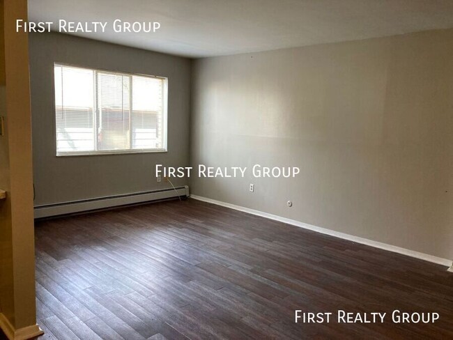 Building Photo - 1 Bedroom, 1 Bath Apartment, Dayton, OH. M...