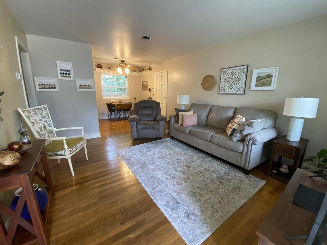 Primary Photo - 102 S Sherry Ave