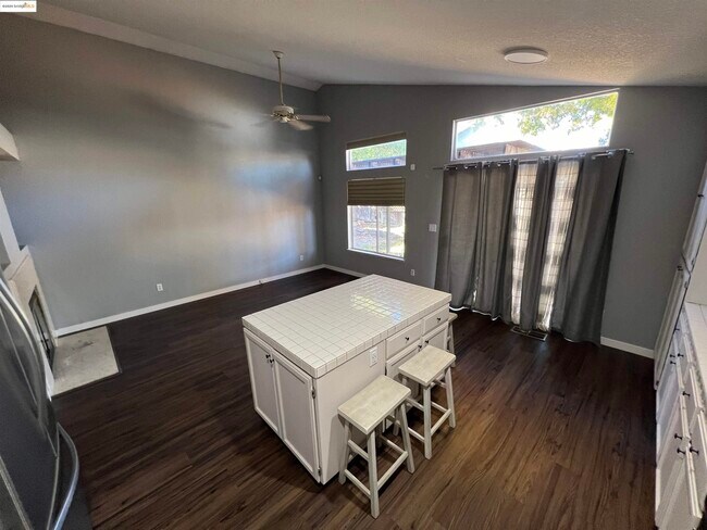 Foto del edificio - 293 Amberleaf Way