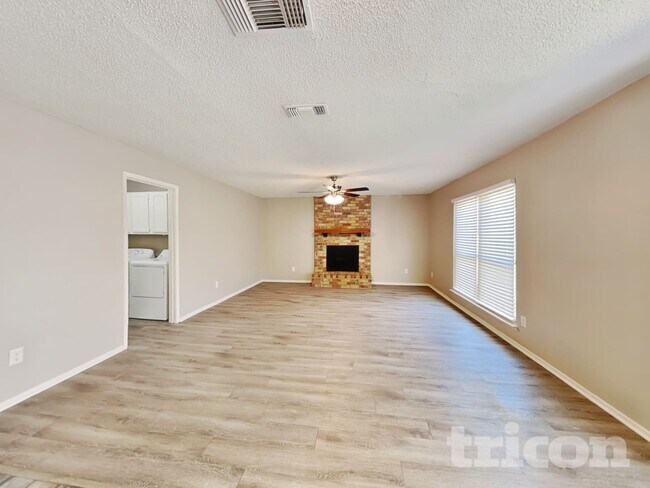 Foto del edificio - 4103 Orchard Hill Dr
