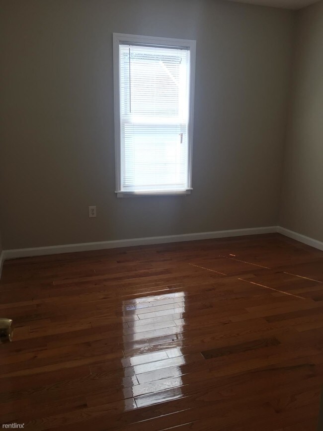 Building Photo - 3 br, 2 bath Apartment - 250 Keer Ave