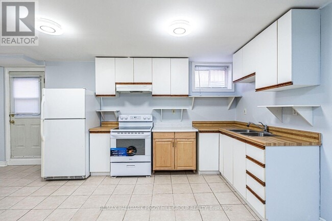 Building Photo - 66 Carley Crescent