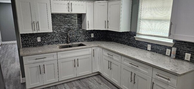 Foto del edificio - 7011 Hillsboro St