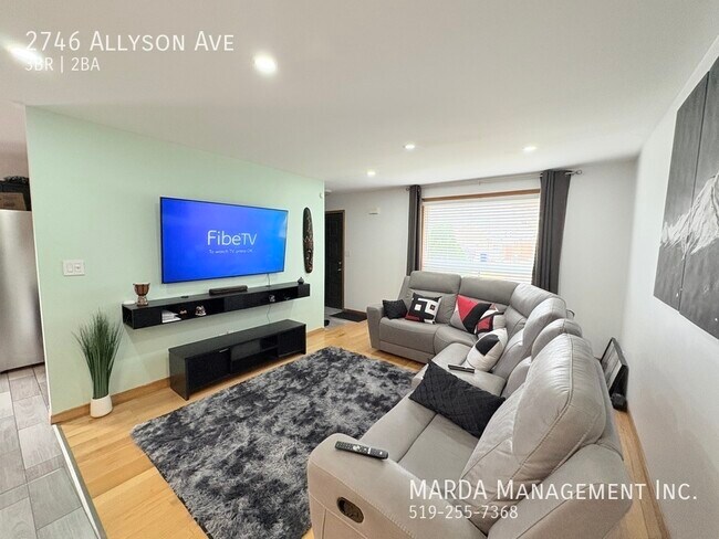 Photo du bâtiment - BEAUTIFUL 3 BED/2 BATH SEMI-DETACHED HOME ...