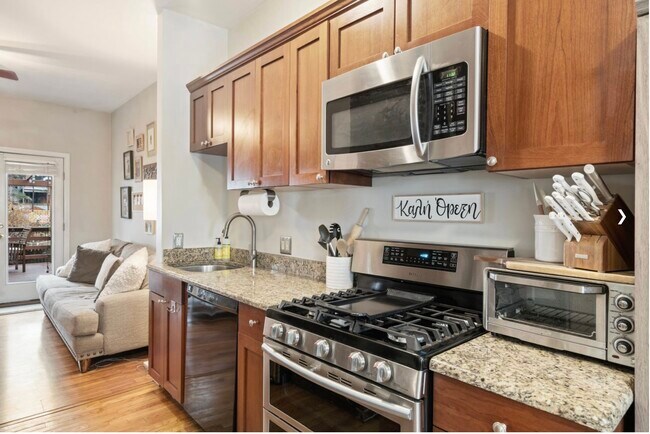Foto del edificio - 506 E 8th St