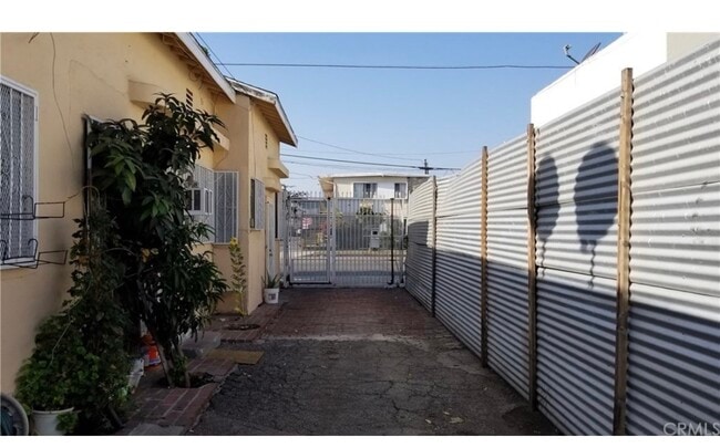 Foto del edificio - 8710 Avalon Blvd