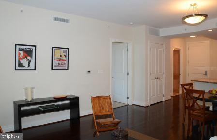 Foto del edificio - 8220 Crestwood Heights Dr