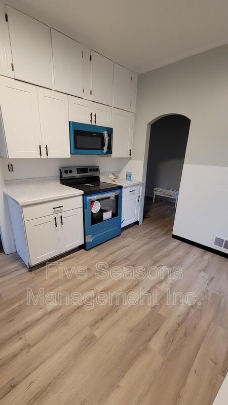 Building Photo - 17 Adsit Ct