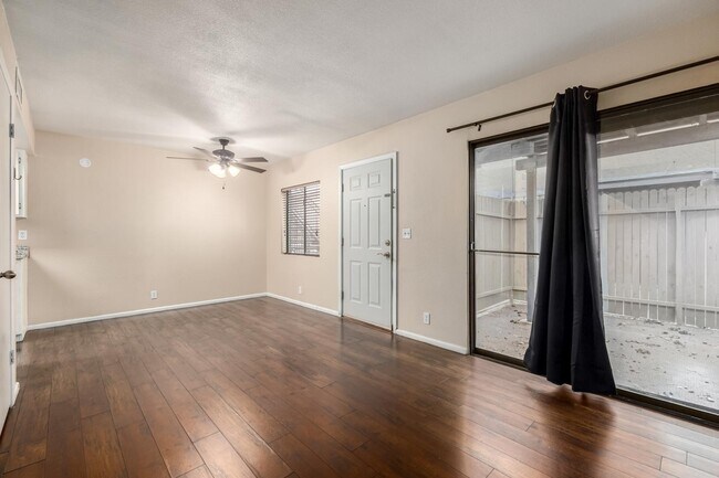 Building Photo - 286 W Palomino Dr