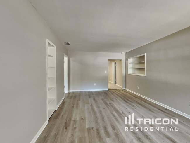 Foto del edificio - 1617 Mockingbird Ln