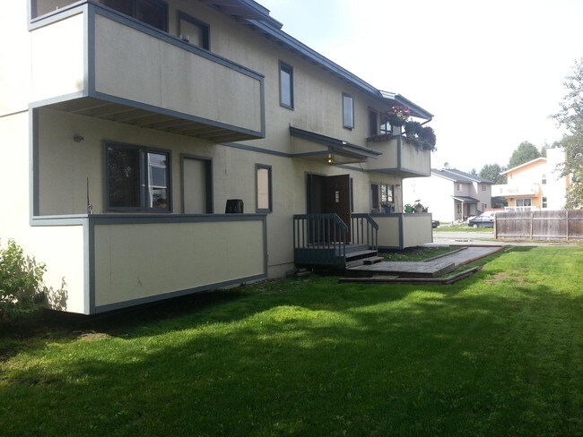 Building Photo - 1220 Balfour Dr