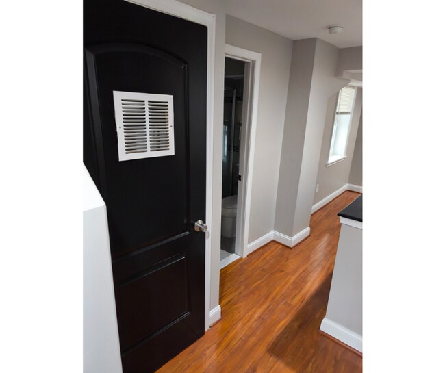 Foto del edificio - 1932 Bank St