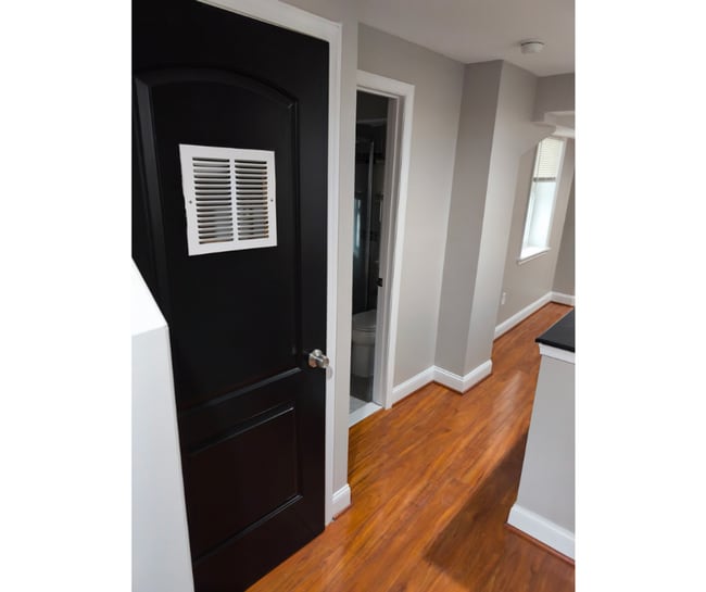 Building Photo - 1932 Bank St