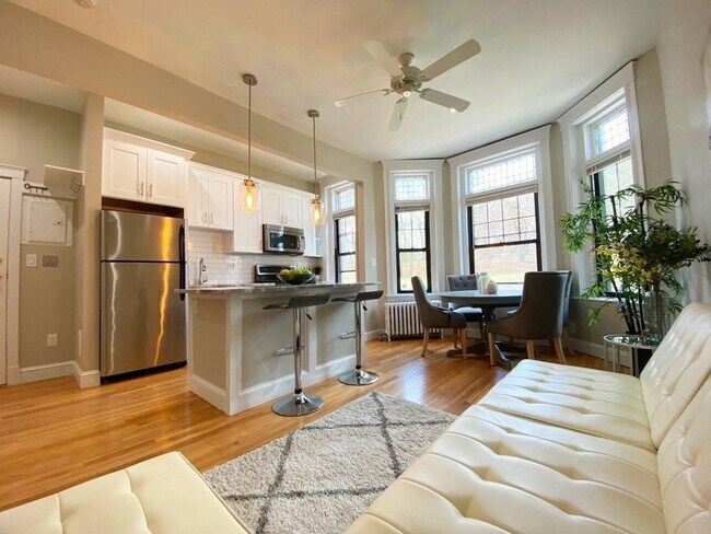 Foto del edificio - 324 Chestnut Hill Ave
