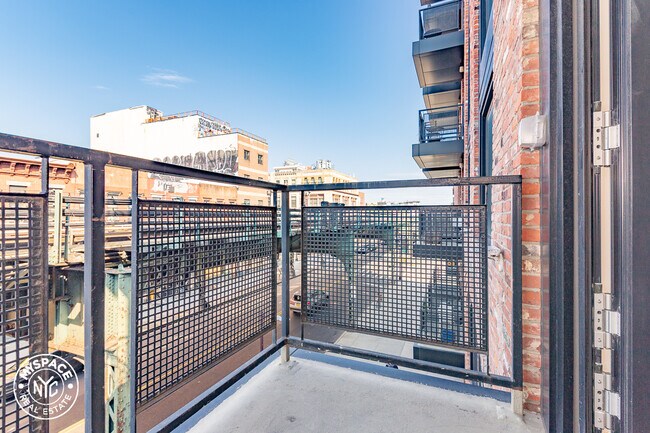 Foto del edificio - 865 Willoughby Ave