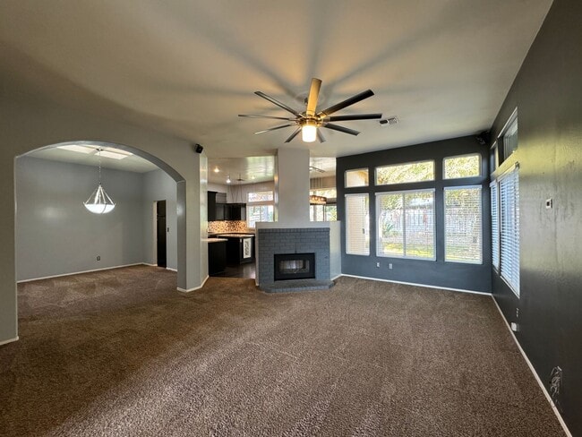 Building Photo - Beautiful Southwest home!