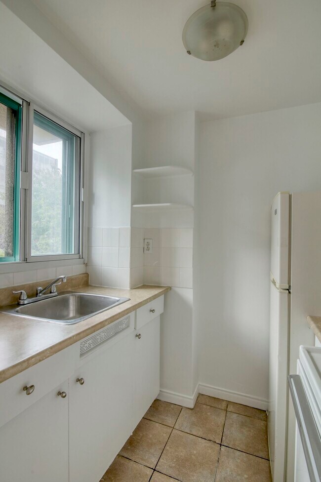 Building Photo - 3455 Rue Aylmer