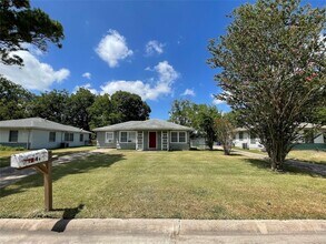 Building Photo - 1241 Chevy Chase Dr