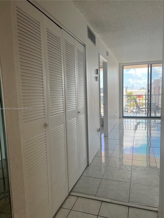 Foto del edificio - 16751 NE 9th Ave