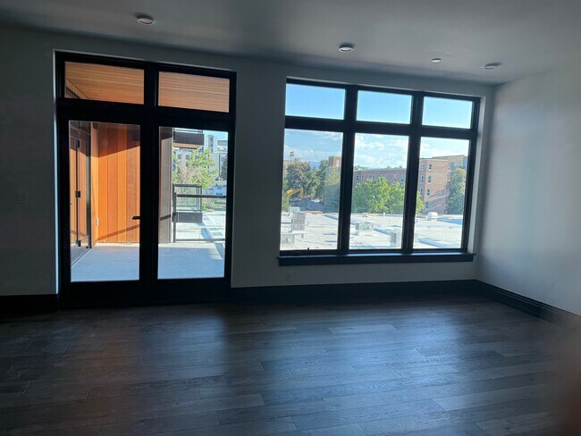 Foto del edificio - 315 N Tracy Ave