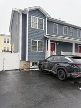 Building Photo - 13 Marion St