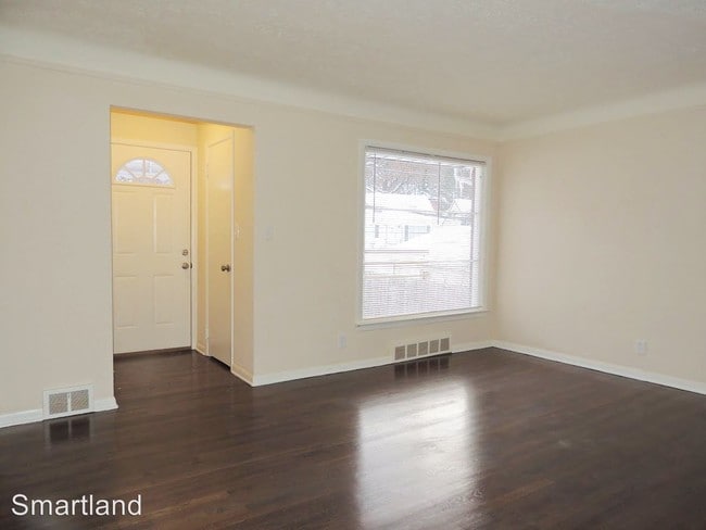 Building Photo - 24451 Hawthorne Dr