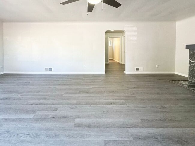 Building Photo - 801 Dorris St