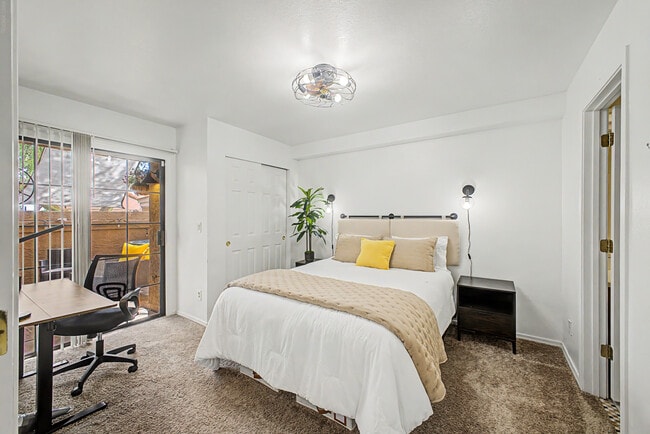 Downstairs Suite: Queen Bed, En-Suite Bath, Patio, sit/stand desk, Sleeps 2 - 819 N College Ave