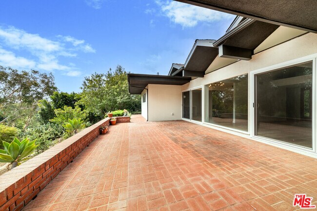 Foto del edificio - 656 N Bonhill Rd