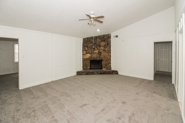 Foto del edificio - 6218 Ridgeline Dr