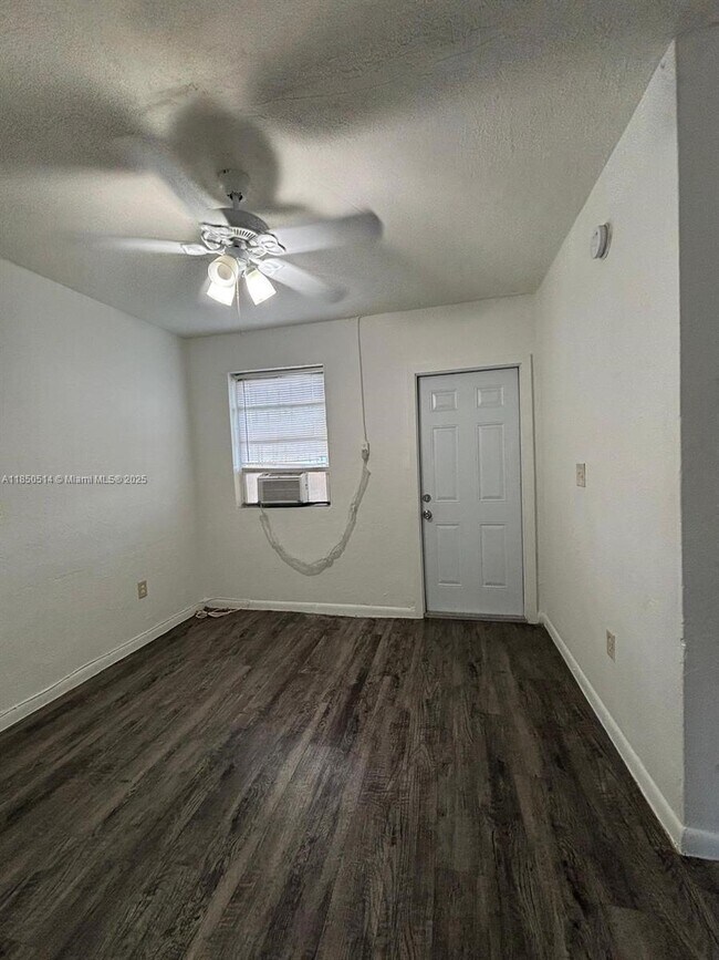 Foto del edificio - 708 NW 4th Ave