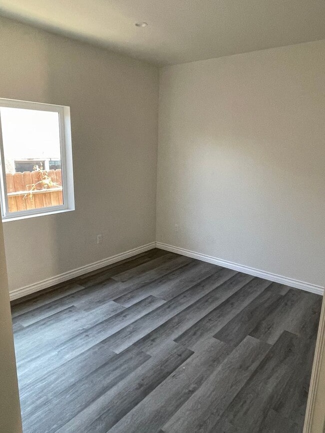 Building Photo - Shum Family Trust - R2804