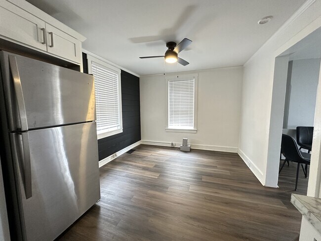 Foto del edificio - 610 E Main St