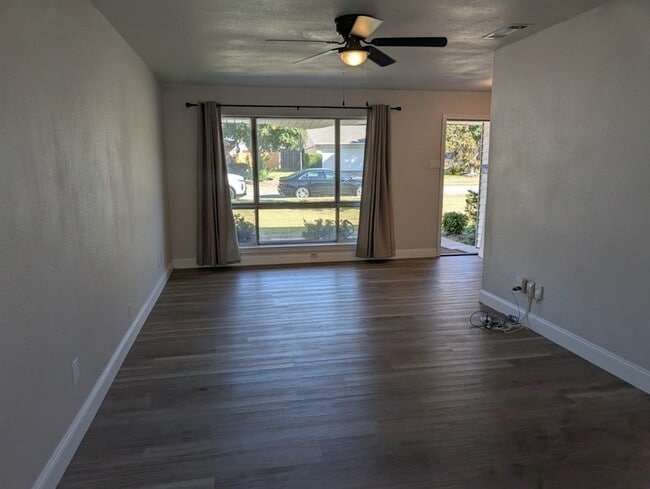 Foto del edificio - Beautiful 3 Beds 2 Baths Home in Richardson!