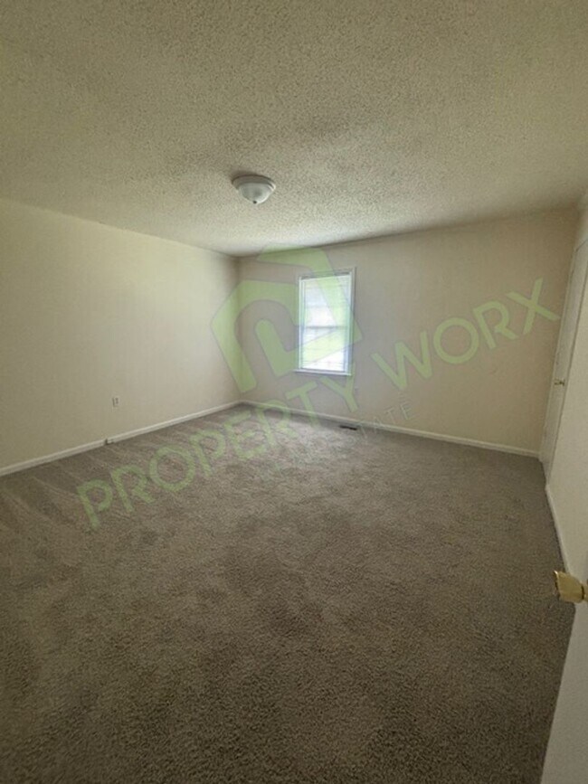 Building Photo - 2 Bedroom, 1.5 Bath Town Home in Sharpsbur...