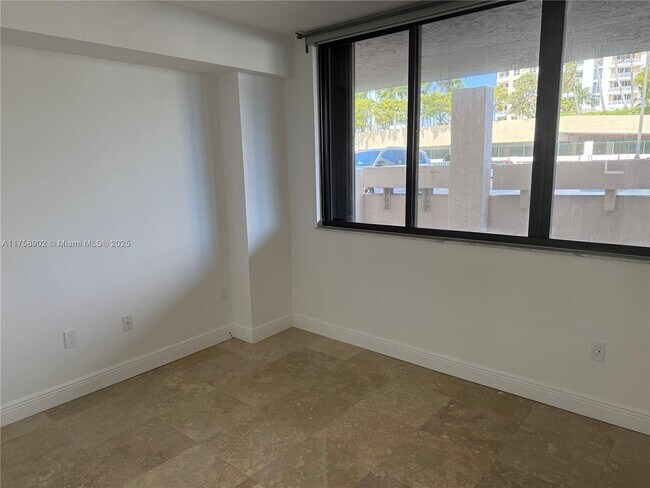 Foto del edificio - 540 Brickell Key Dr
