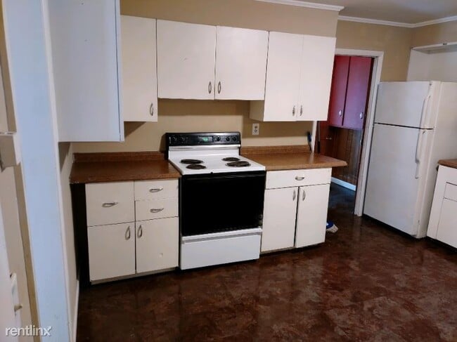 Building Photo - 113 Bourne Ave