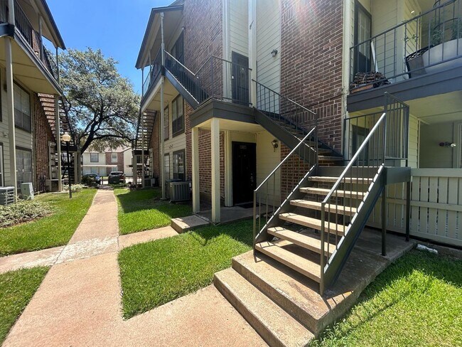 Foto del edificio - 5981 Arapaho Rd